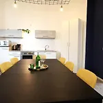 Lichtdurchflutetes Altbaustudio - Zentrum 600M